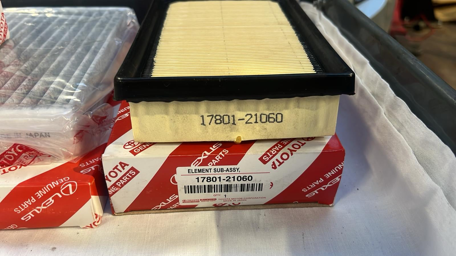 Genuine OE Toyota Corolla (19+) , C-HR (16+) & Prius (17+) 1.8L service kit
