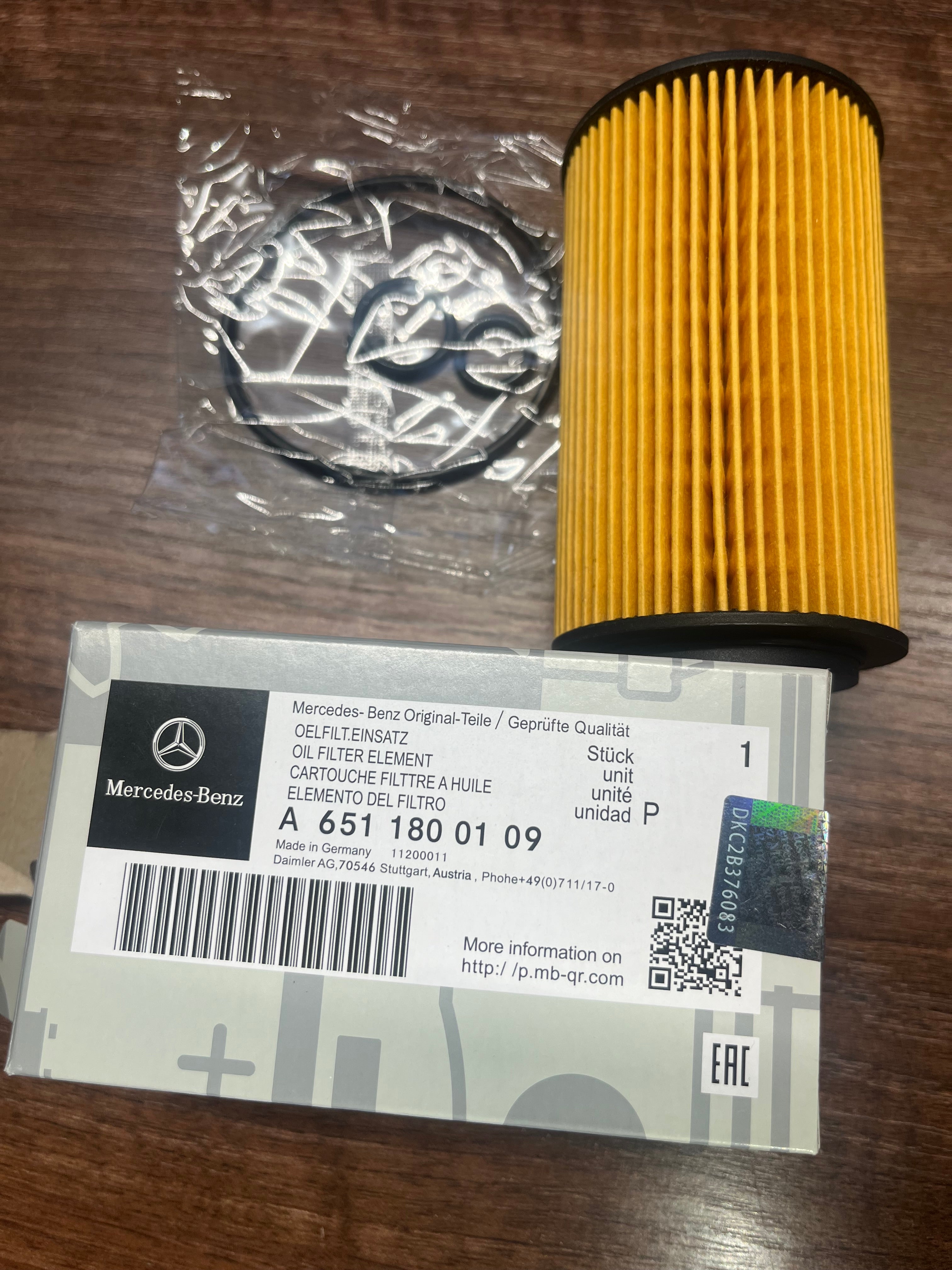 Genuine Mercedes 200D , 220D , 250D Engine Oil Filter A6511800109 , Mercedes A Class, C Class, E class, V Class, Viano, Sprinter